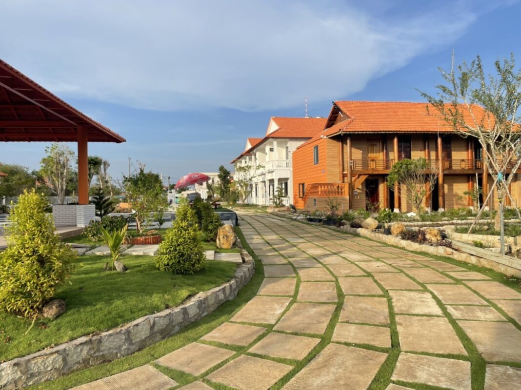 Đi Hồ Tràm nên ở resort nào?